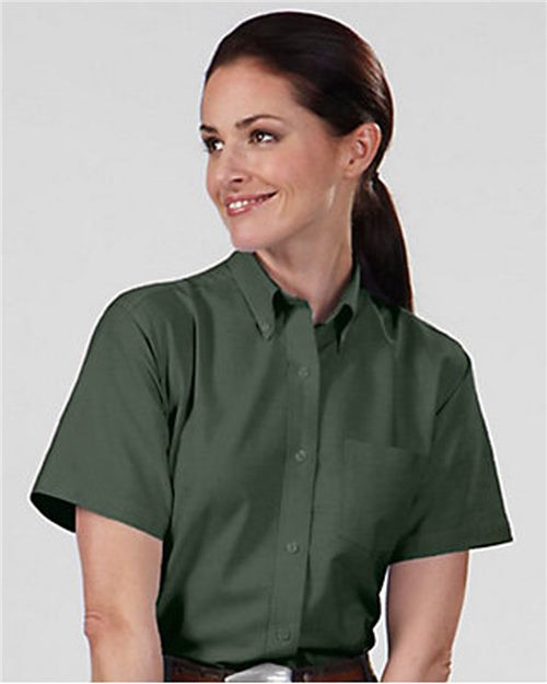 Van Heusen. Women's Regular Fit Short Sleeve Oxford. 13V0003